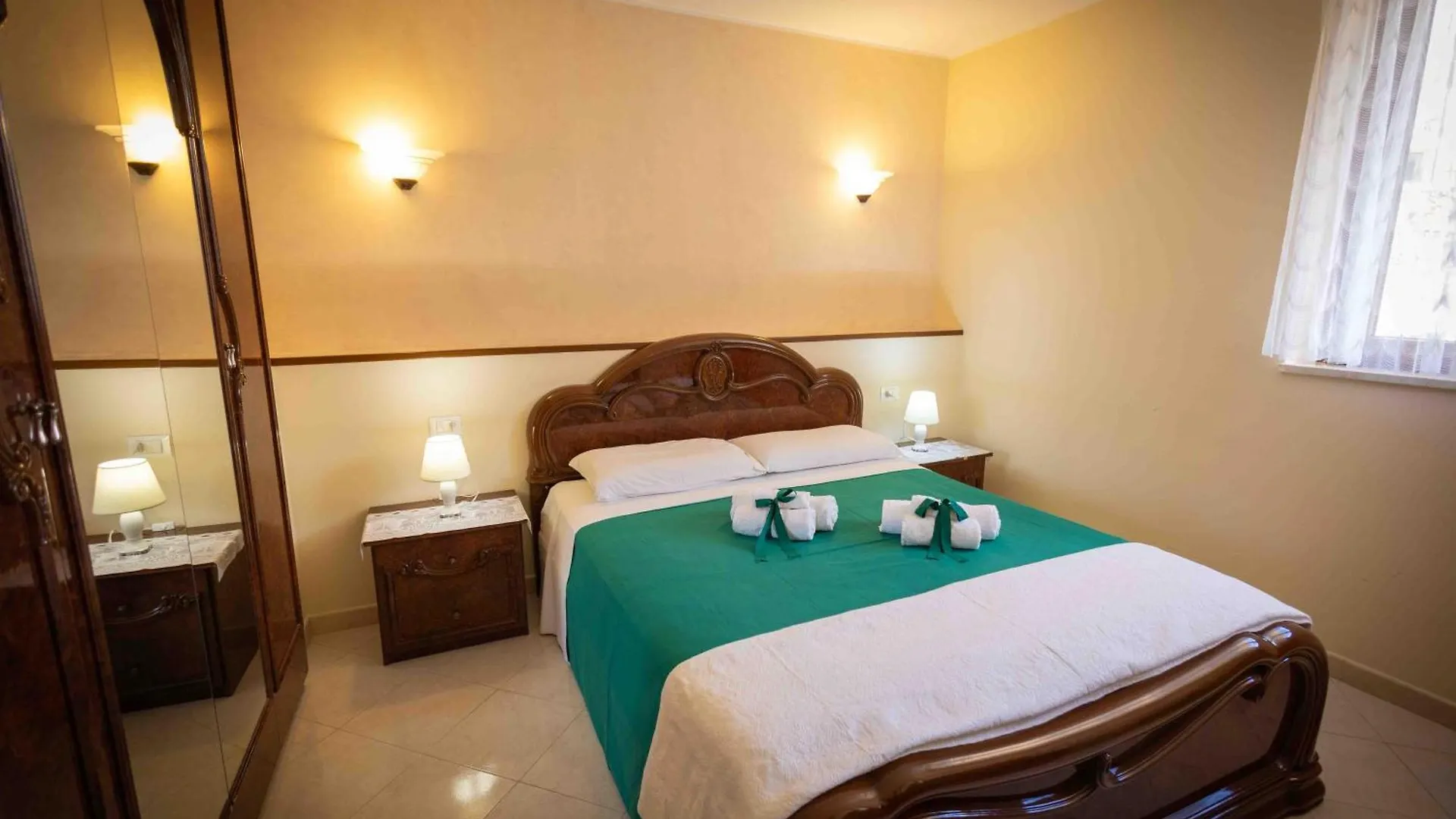 Sunshine Apartments Trappeto  Italia