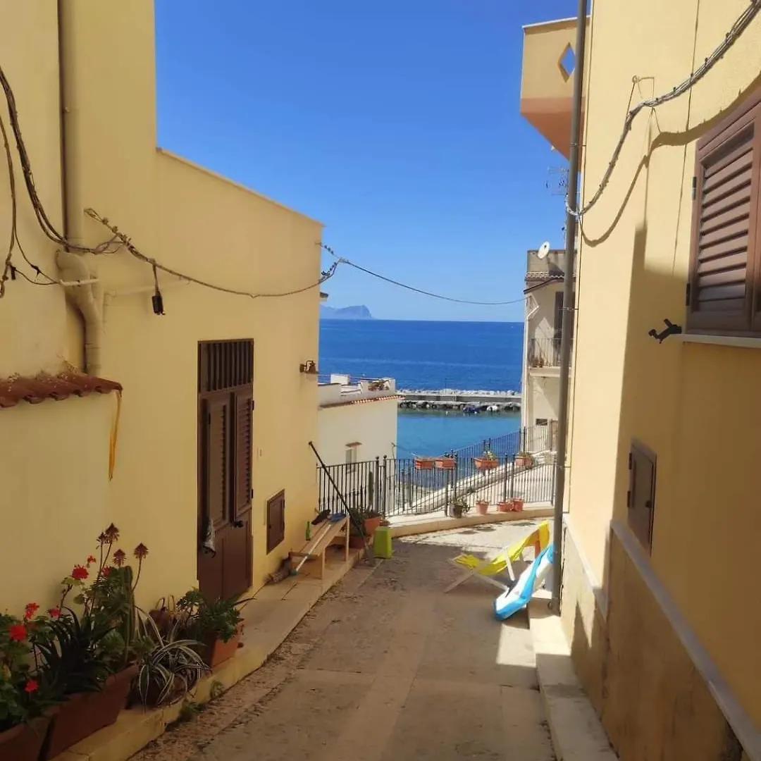 Sunshine Apartment Trappeto Italy
